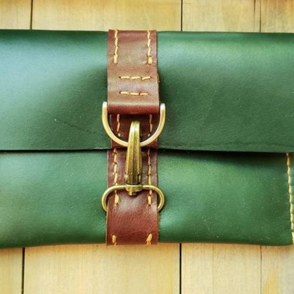 ScapeGrace Designs Hunter Green and Brown Clutch - Picture 1 of 3